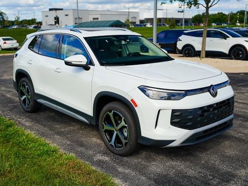 New 2025 Volkswagen Tiguan SE image 44