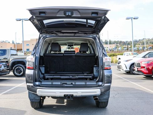 Certified 2018 Toyota 4Runner TRD Off-Road Premium image 26