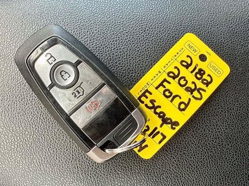 Certified 2025 Ford Escape Active AWD/4WD image 32