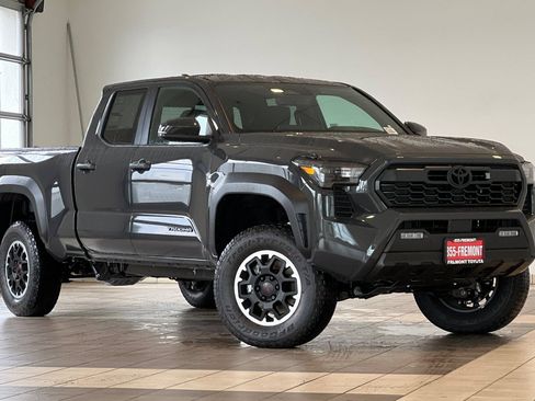 Used 2026 Toyota Tacoma TRD Off-Road w/ TRD Off Road Upgrade Package AWD/4WD image 3
