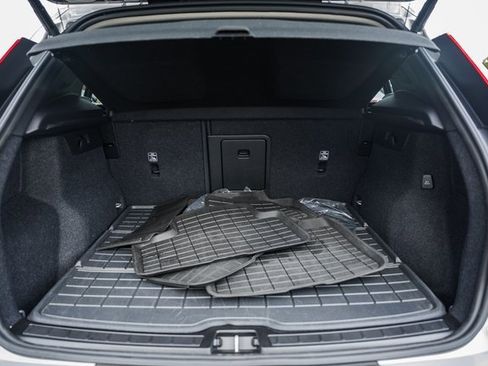 Used 2024 Volvo XC40 B5 Plus w/ Protection Package Premier image 10