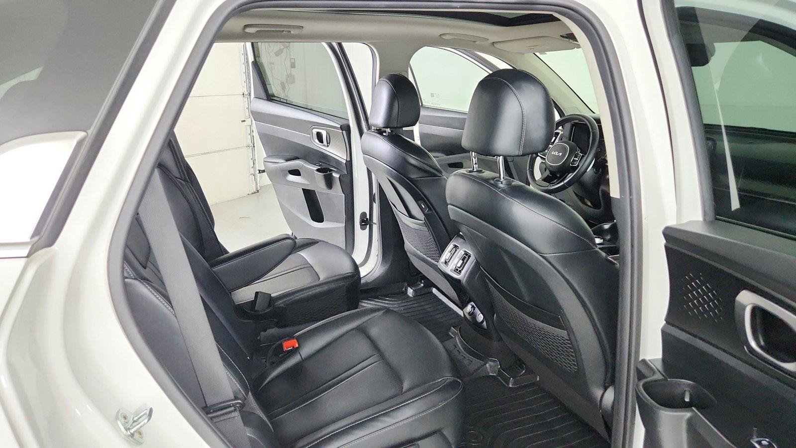 Used 2022 Kia Sorento EX w/ Panoramic Sunroof Package AWD/4WD image 28
