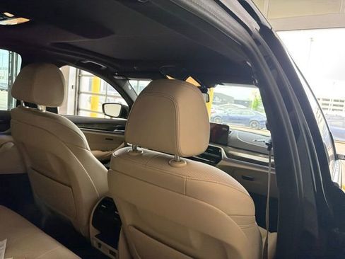 Used 2021 BMW 530i RWD image 10