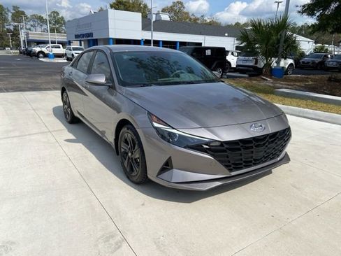 Certified 2023 Hyundai Elantra SEL image 2