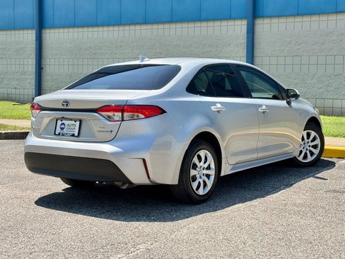 Used 2023 Toyota Corolla LE FWD image 5