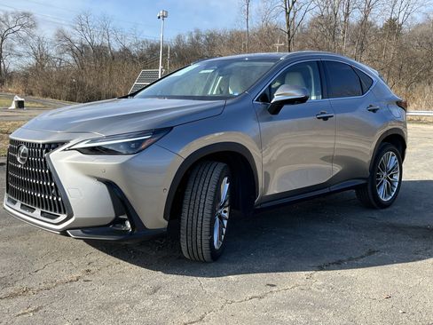 Used 2025 Lexus NX 350 AWD w/ Accessory Package (2T) image 4