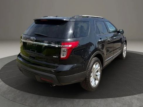 Used 2014 Ford Explorer XLT w/ Equipment Group 202A AWD/4WD image 7