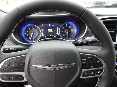 New 2026 Chrysler Pacifica Select image 14