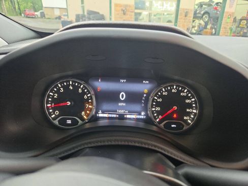 Used 2018 Jeep Renegade Trailhawk AWD/4WD image 31
