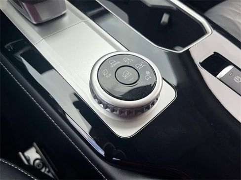 New 2025 Mitsubishi Outlander SEL image 24