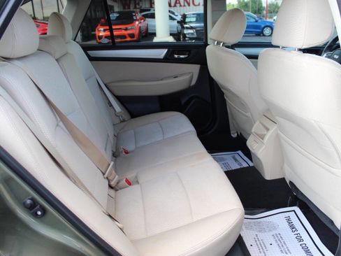 Used 2019 Subaru Outback 2.5i Premium image 11