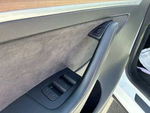 Used 2023 Tesla Model Y AWD image 12