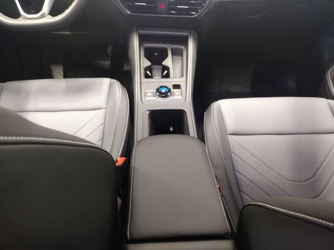 New 2025 Volkswagen Tiguan SE image 32