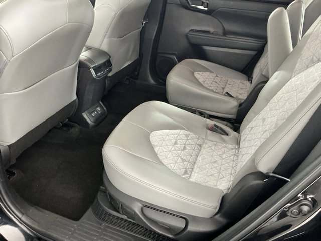 Used 2023 Toyota Highlander Bronze Edition AWD/4WD image 10