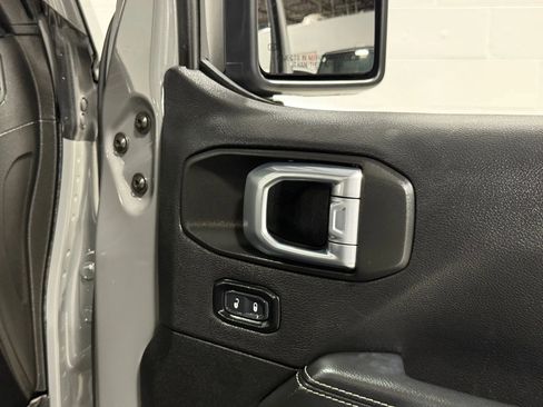 Used 2021 Jeep Gladiator Overland w/ Popular Equipment Package image 44