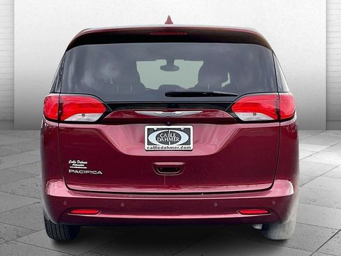 Used 2017 Chrysler Pacifica Touring w/ Tire & Wheel Group image 3