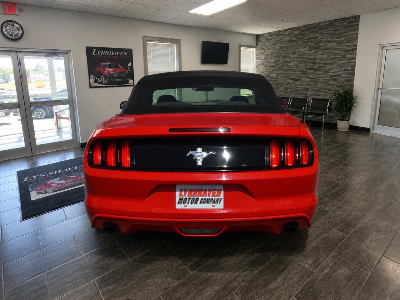Used 2015 Ford Mustang Convertible RWD image 13