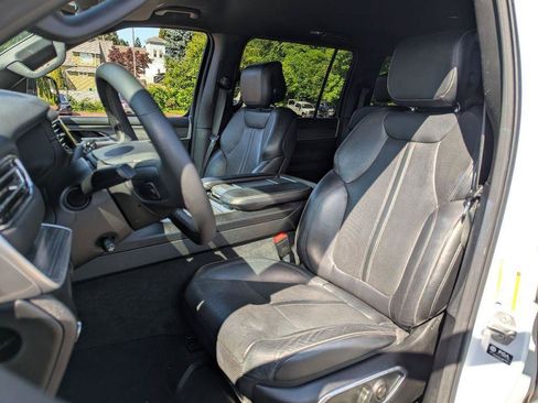 Used 2023 Jeep Wagoneer L Series II AWD/4WD image 29