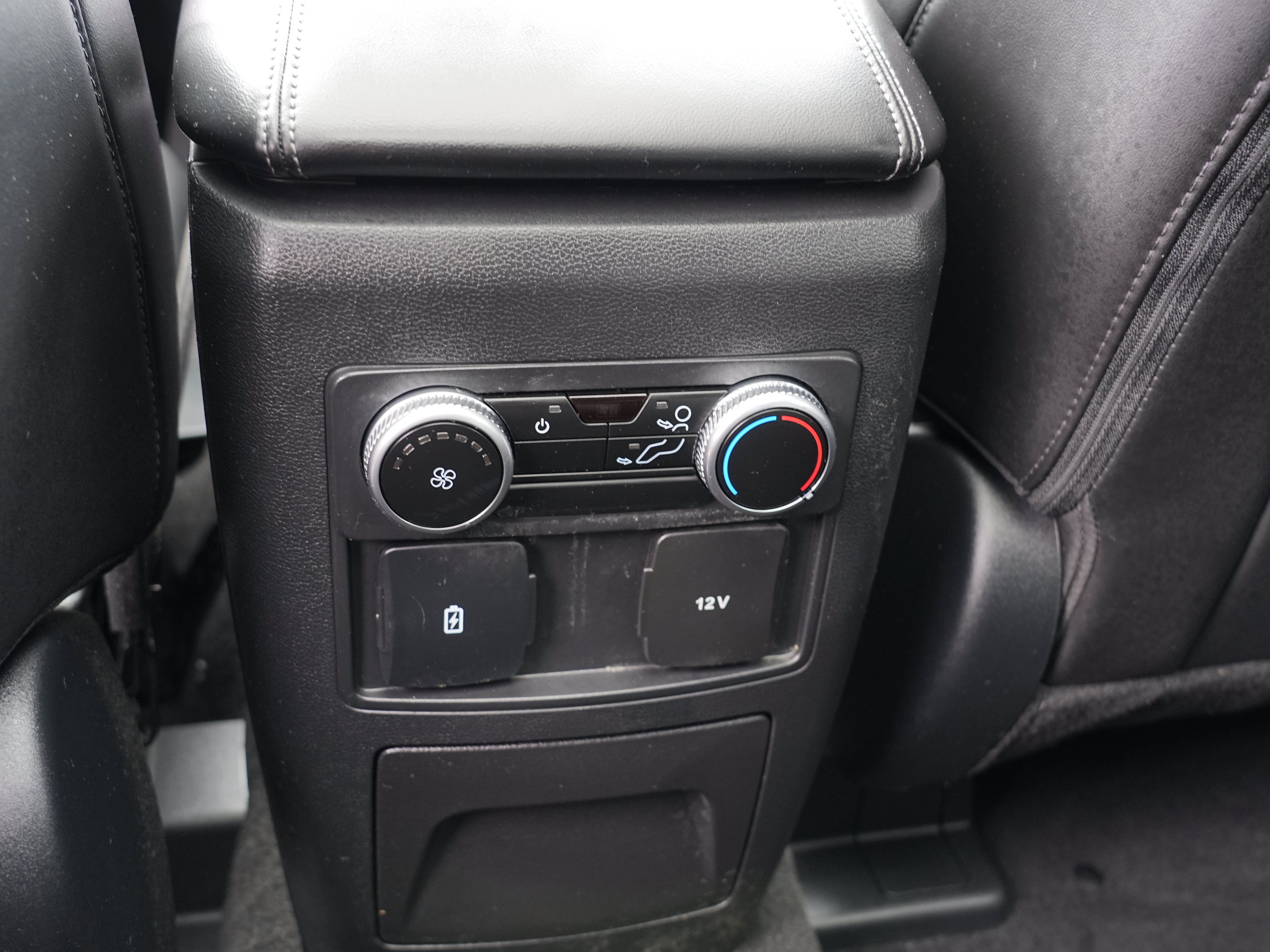 Used 2024 Ford Explorer XLT w/ Equipment Group 202A AWD/4WD image 29