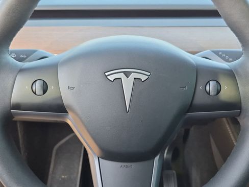 Used 2023 Tesla Model Y Long Range AWD/4WD image 23