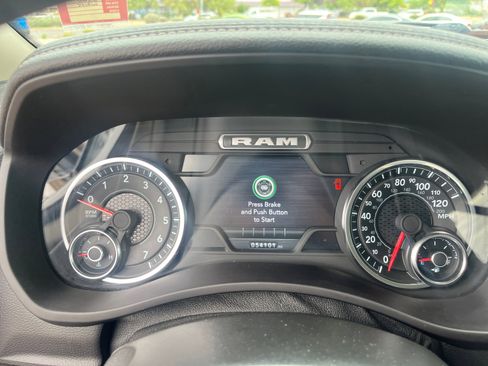 Used 2024 RAM 2500 Laramie w/ Towing Technology Group AWD/4WD image 10