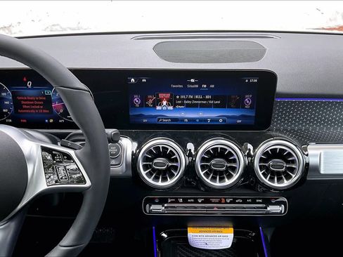 New 2026 Mercedes-Benz GLB 250 4MATIC image 9