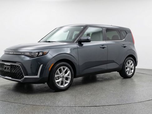 Used 2025 Kia Soul LX w/ LX Technology Package image 3