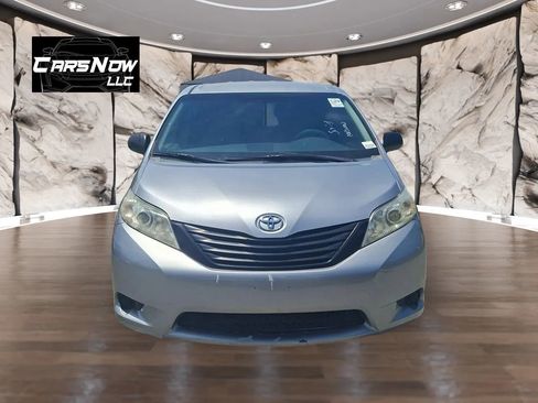 Used 2013 Toyota Sienna L FWD image 2