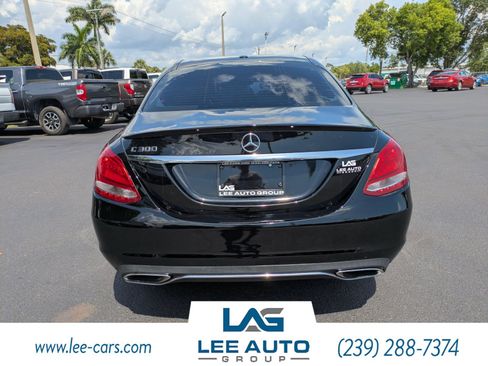 Used 2018 Mercedes-Benz C 300 Sedan image 4