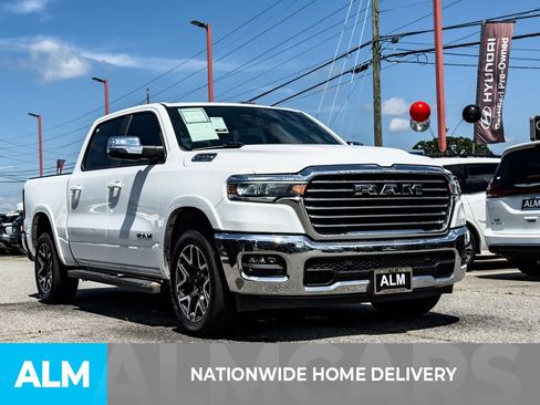 Used 2025 RAM 1500 Laramie AWD/4WD image 4