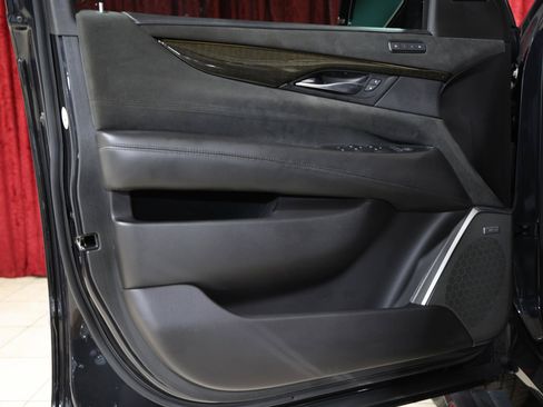 Used 2019 Cadillac Escalade ESV Platinum RWD image 11