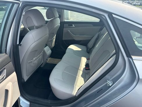 Used 2017 Hyundai Sonata SE FWD image 4