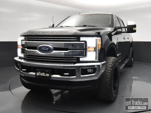Used 2017 Ford F250 Lariat w/ Lariat Ultimate Package AWD/4WD image 53
