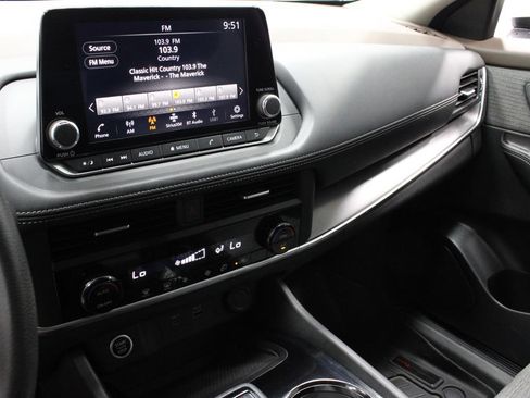 Used 2023 Nissan Rogue SV FWD image 29