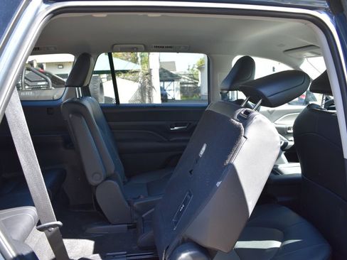 Used 2025 Toyota Grand Highlander FWD image 32