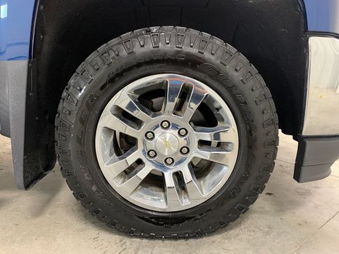 Used 2017 Chevrolet Silverado 1500 LT w/ All Star Edition AWD/4WD image 12