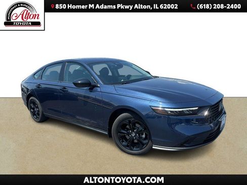 Used 2025 Honda Accord SE image 1