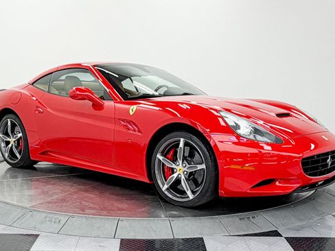 Used 2014 Ferrari California RWD image 37