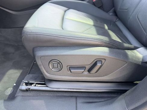 Used 2025 Audi Q3 2.0T Premium w/ Convenience Package AWD/4WD image 18
