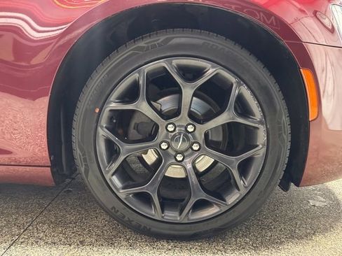Used 2019 Chrysler 300 Touring w/ Sport Appearance Package image 27