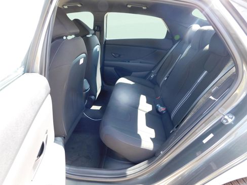 New 2025 Hyundai Elantra SEL FWD image 10