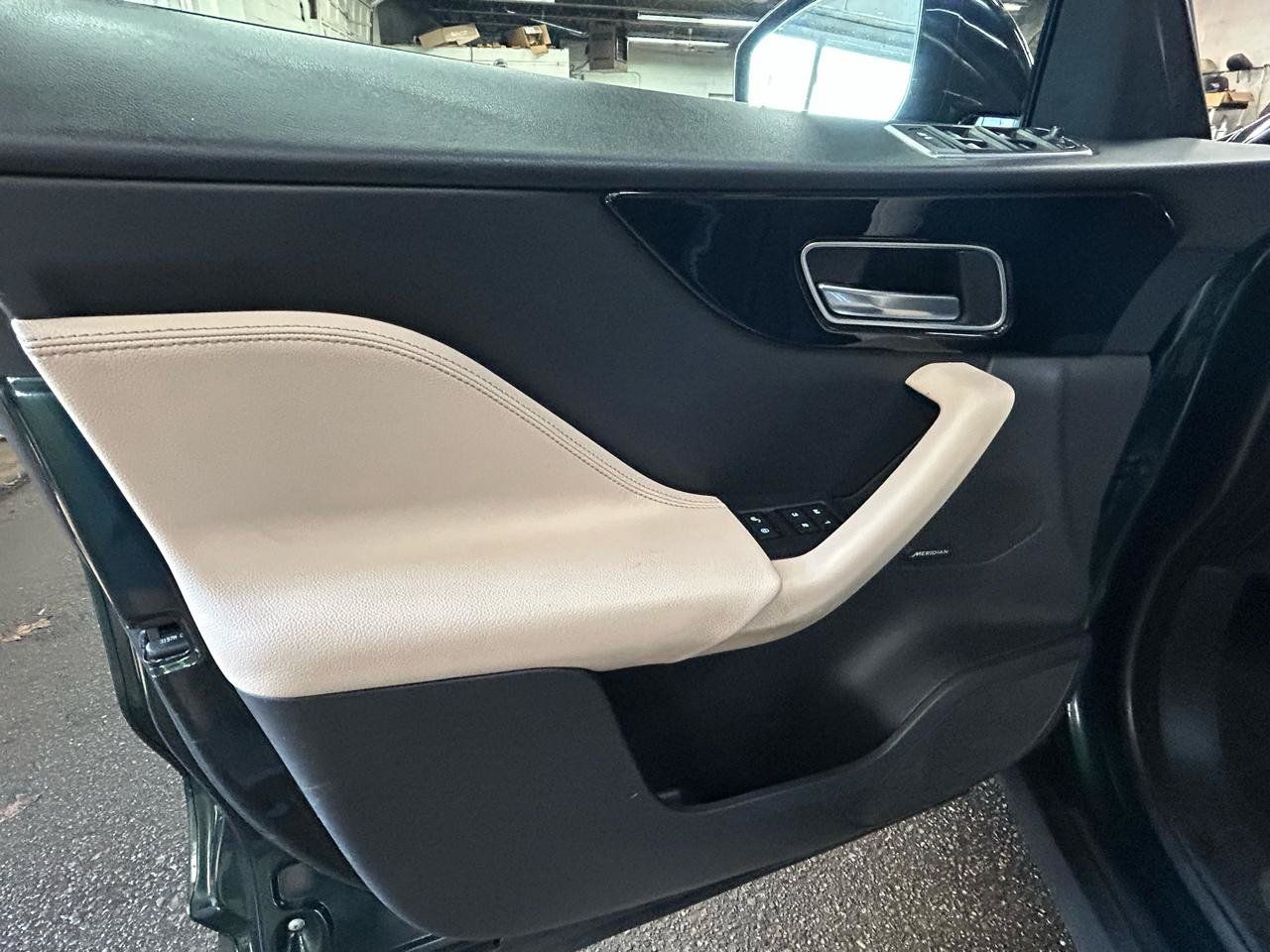Used 2018 Jaguar F-PACE Premium AWD/4WD image 16