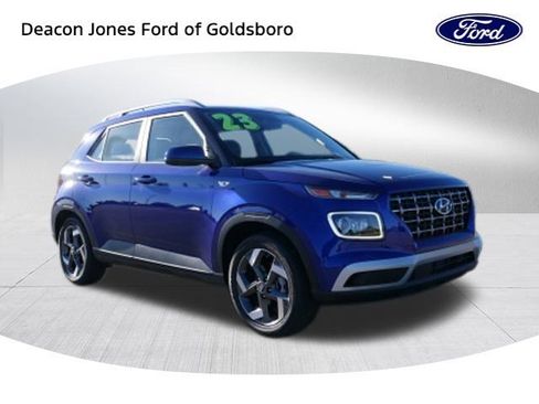 Used 2023 Hyundai Venue Limited image 1