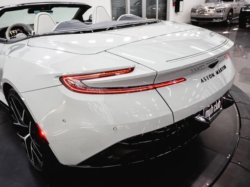 Used 2024 Aston Martin DB12 Convertible RWD image 19