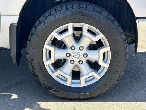 Used 2019 Nissan Titan SV w/ SV Convenience Package AWD/4WD image 8