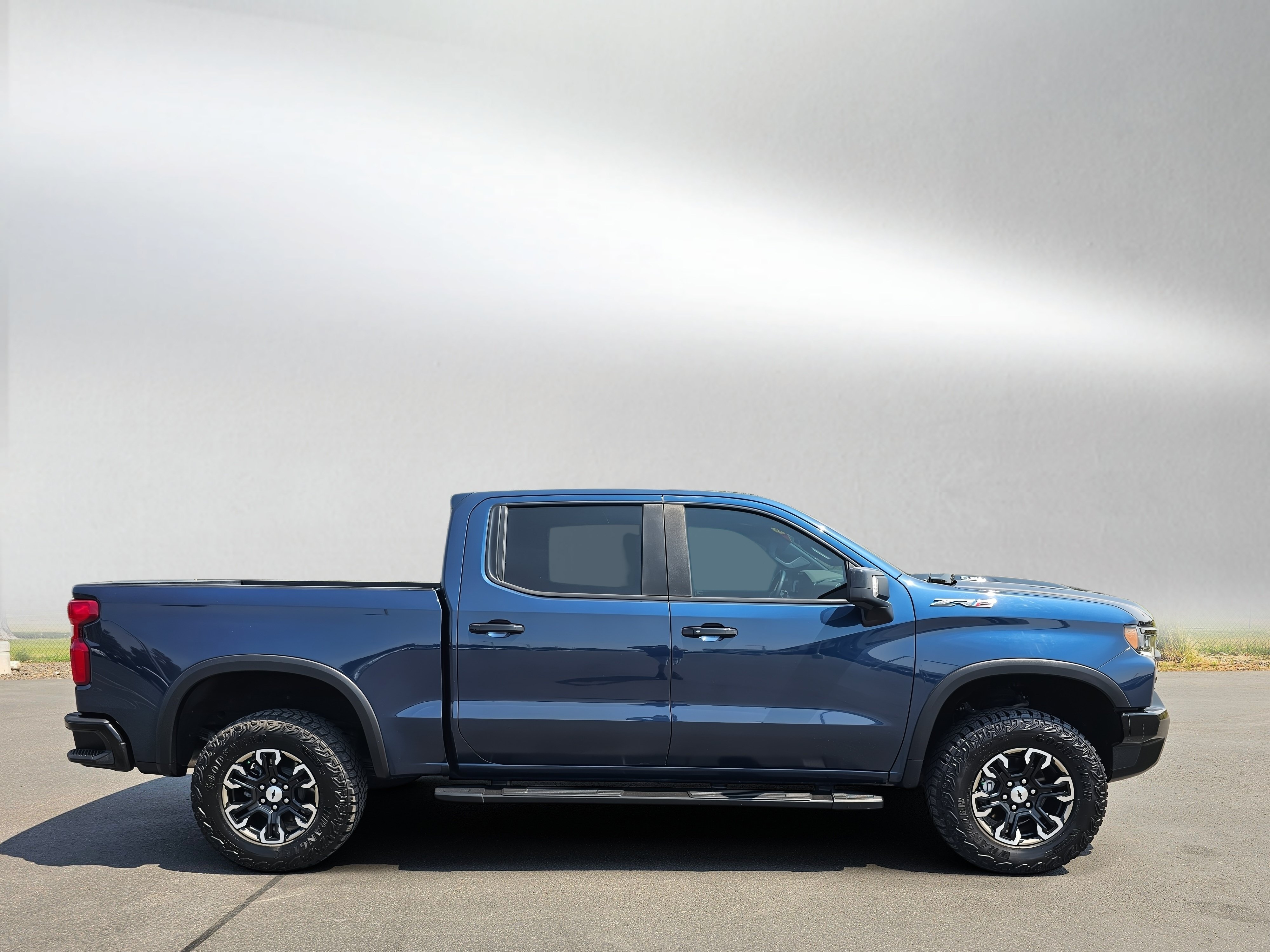 Used 2023 Chevrolet Silverado 1500 ZR2 w/ Technology Package AWD/4WD image 6