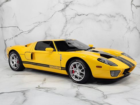 Used 2005 Ford GT RWD image 14