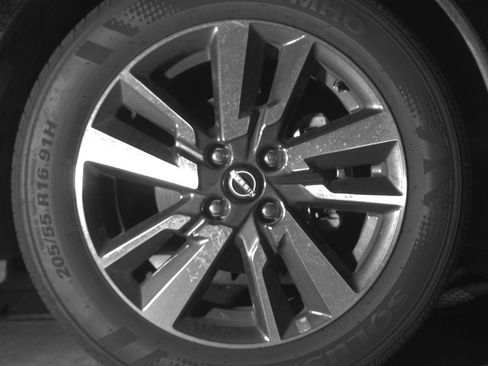 Used 2025 Nissan Versa SV image 13