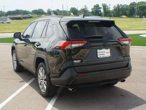 Used 2022 Toyota RAV4 XLE Premium FWD image 15