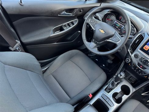 Used 2017 Chevrolet Cruze LT w/ Sun And Sound Package image 15